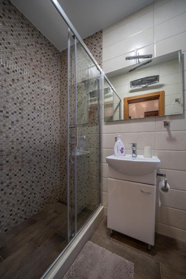 Aneta Apartments ريسان المظهر الخارجي الصورة