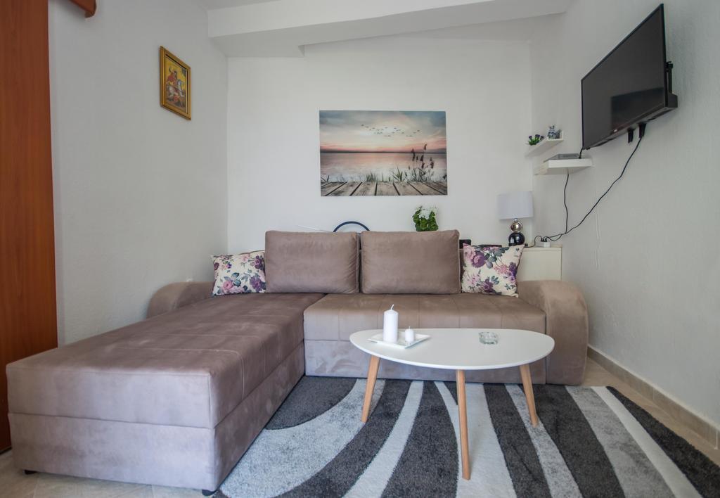 Aneta Apartments ريسان المظهر الخارجي الصورة